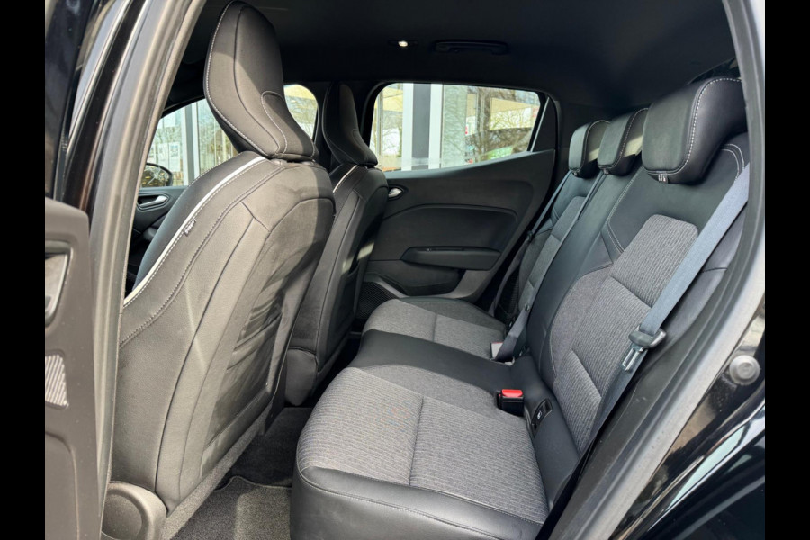 Renault Clio 1.6 E-Tech Hybrid 140 Intens Groot navi / 360 Camera / Stoel & stuurwiel verw. / Clima / LM velgen