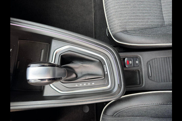 Renault Clio 1.6 E-Tech Hybrid 140 Intens Groot navi / 360 Camera / Stoel & stuurwiel verw. / Clima / LM velgen