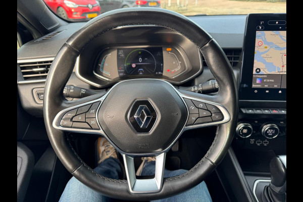 Renault Clio 1.6 E-Tech Hybrid 140 Intens Groot navi / 360 Camera / Stoel & stuurwiel verw. / Clima / LM velgen