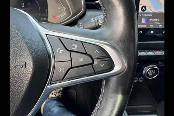 Renault Clio 1.6 E-Tech Hybrid 140 Intens Groot navi / 360 Camera / Stoel & stuurwiel verw. / Clima / LM velgen