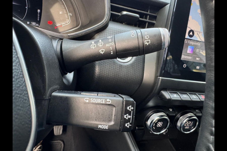 Renault Clio 1.6 E-Tech Hybrid 140 Intens Groot navi / 360 Camera / Stoel & stuurwiel verw. / Clima / LM velgen