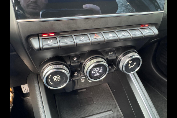 Renault Clio 1.6 E-Tech Hybrid 140 Intens Groot navi / 360 Camera / Stoel & stuurwiel verw. / Clima / LM velgen