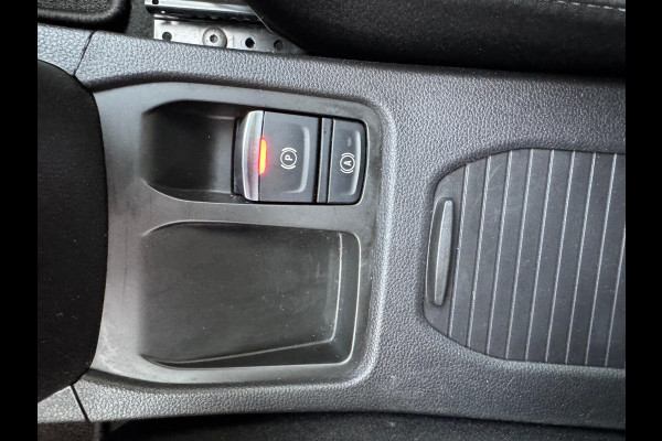 Renault Clio 1.6 E-Tech Hybrid 140 Intens Groot navi / 360 Camera / Stoel & stuurwiel verw. / Clima / LM velgen