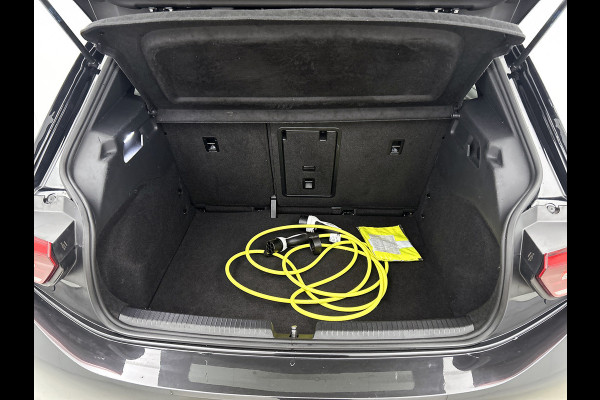 Volkswagen ID.3 First Plus 150KW / 58 kWh / Pdc+Camera / Navigatie / Xenon / Aico-ecc./ Radio multimedia / Apk 10-2026