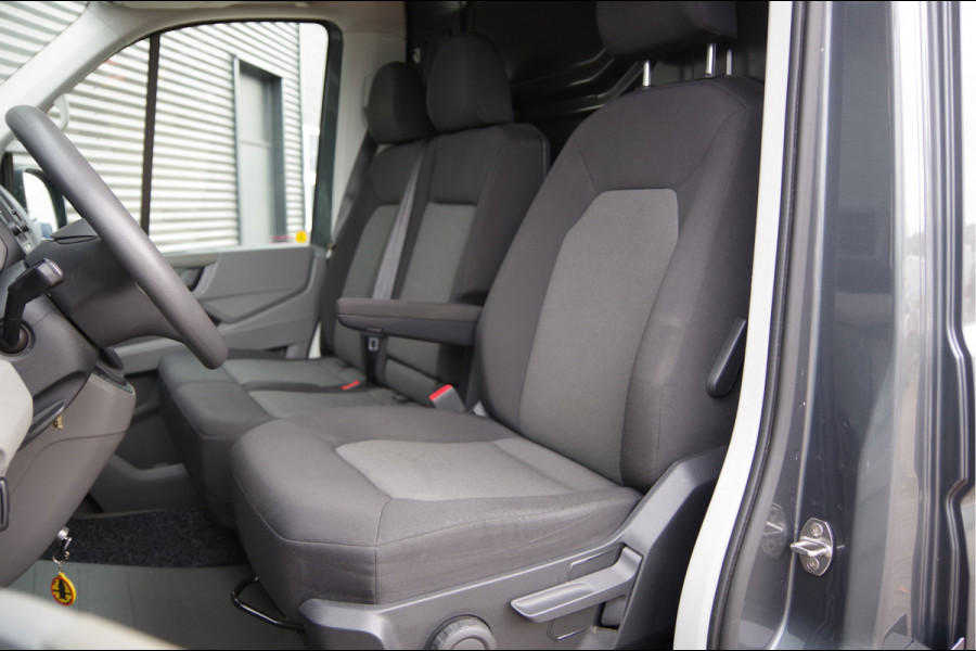 Volkswagen Crafter 2.0 TDI L3H3 Highline 3-ZITS, 140PK AUT. LED, CAMERA, NAVI, CRUISE, AIRCO, PARKEERSENSOREN