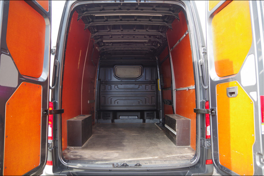 Volkswagen Crafter 2.0 TDI L3H3 Highline 3-ZITS, 140PK AUT. LED, CAMERA, NAVI, CRUISE, AIRCO, PARKEERSENSOREN