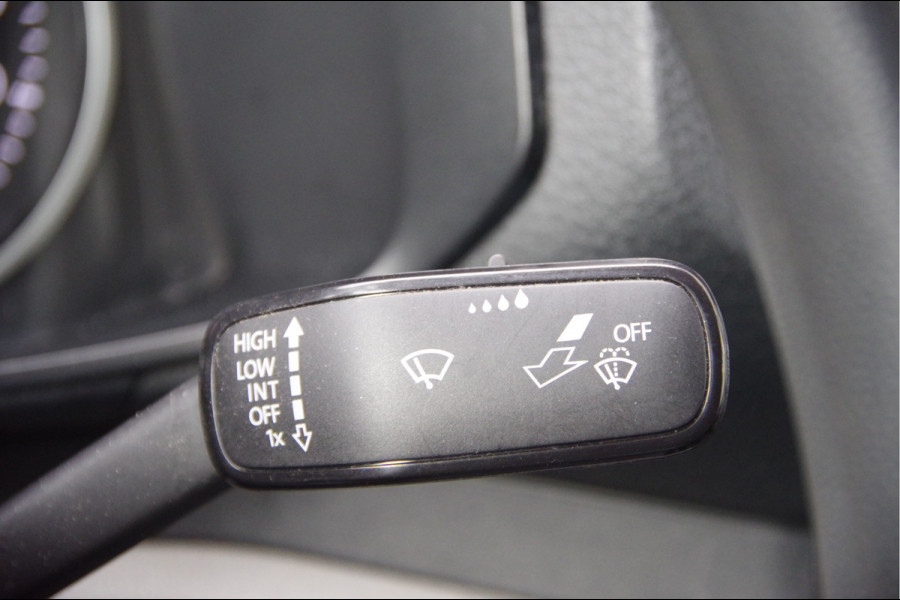 Volkswagen Crafter 2.0 TDI L3H3 Highline 3-ZITS, 140PK AUT. LED, CAMERA, NAVI, CRUISE, AIRCO, PARKEERSENSOREN