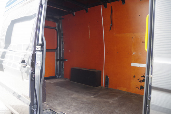 Volkswagen Crafter 2.0 TDI L3H3 Highline 3-ZITS, 140PK AUT. LED, CAMERA, NAVI, CRUISE, AIRCO, PARKEERSENSOREN