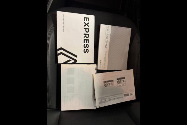 Renault Express TCe 100 Extra CarPlay & Android auto / P-sensor / Airco / Houten laadruimte