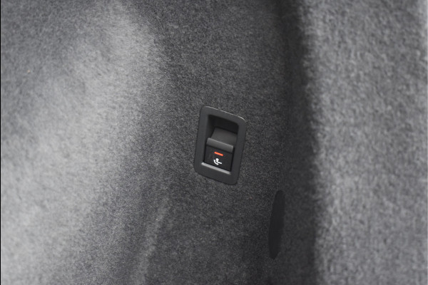 Audi Q3 Sportback 45 TFSI e S-Line 245 Pk Pano Rood Stiksel Leder Trekhaak Navi Camera 19 Inch