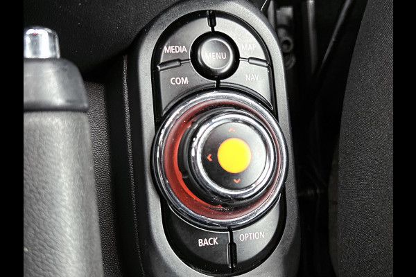 MINI Cabrio 1.5 Cooper Salt Business (Dealer OndH, Trekhaak, StoelV, Harman/ Kardon, Navigatie, Airco, Bluetooth, Etc)