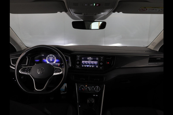 Volkswagen Polo 1.0 TSI Life 95 PK | Navigatie via app | Parkeersensoren voor en achter | LM velgen |