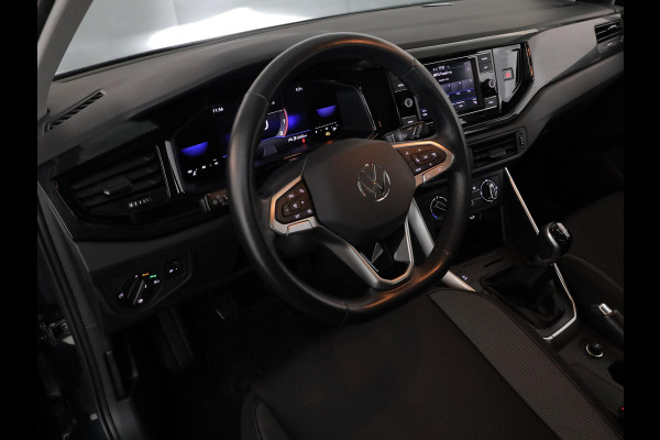 Volkswagen Polo 1.0 TSI Life 95 PK | Navigatie via app | Parkeersensoren voor en achter | LM velgen |