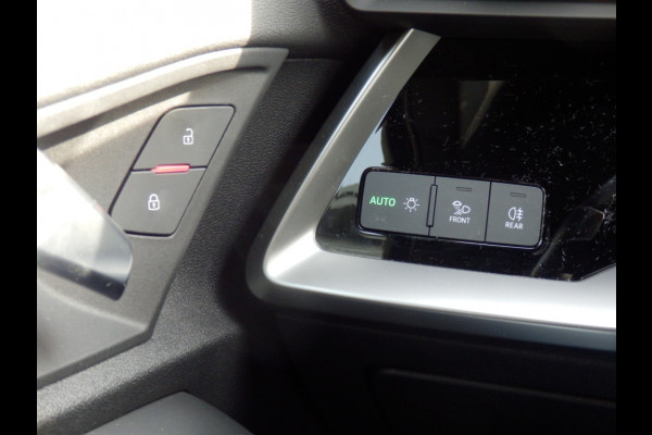 Audi A3 Limousine 35 TFSI Bns edition I Comfort stoelen I Afn. trekhaak I
