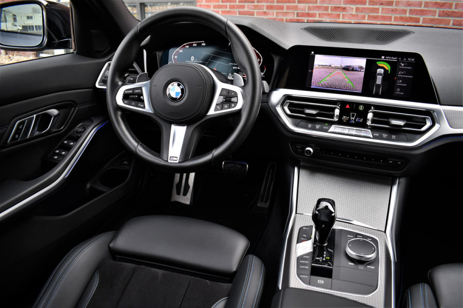 BMW 3 Serie Touring 320i M-Sport Shadow HiFi 19inch Camera NL-auto