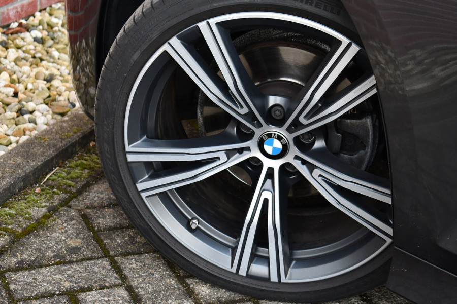 BMW 3 Serie Touring 320i M-Sport Shadow HiFi 19inch Camera NL-auto