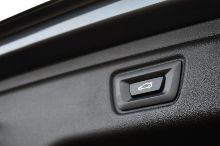 BMW 3 Serie Touring 320i M-Sport Shadow HiFi 19inch Camera NL-auto