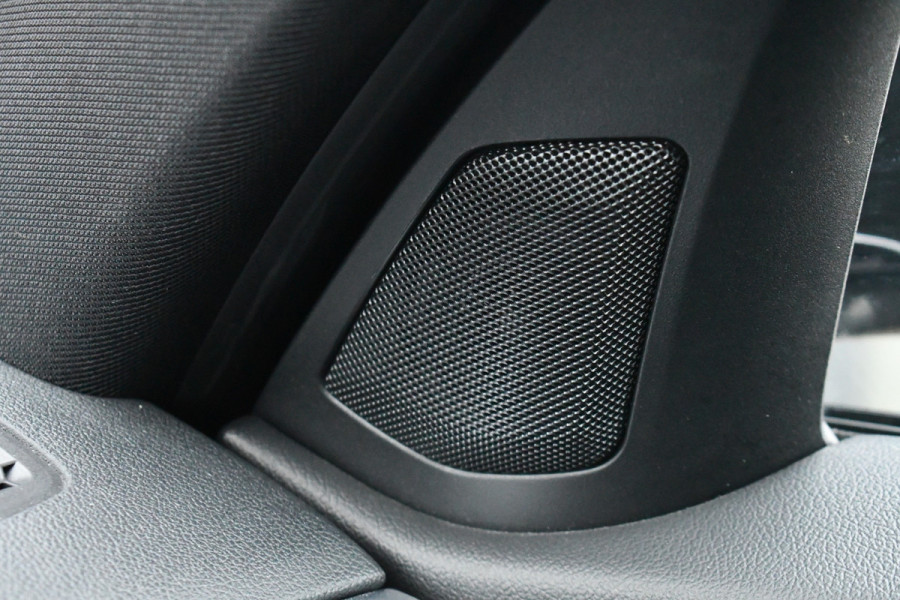 BMW 3 Serie Touring 320i M-Sport Shadow HiFi 19inch Camera NL-auto