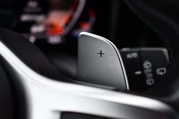 BMW 3 Serie Touring 320i M-Sport Shadow HiFi 19inch Camera NL-auto