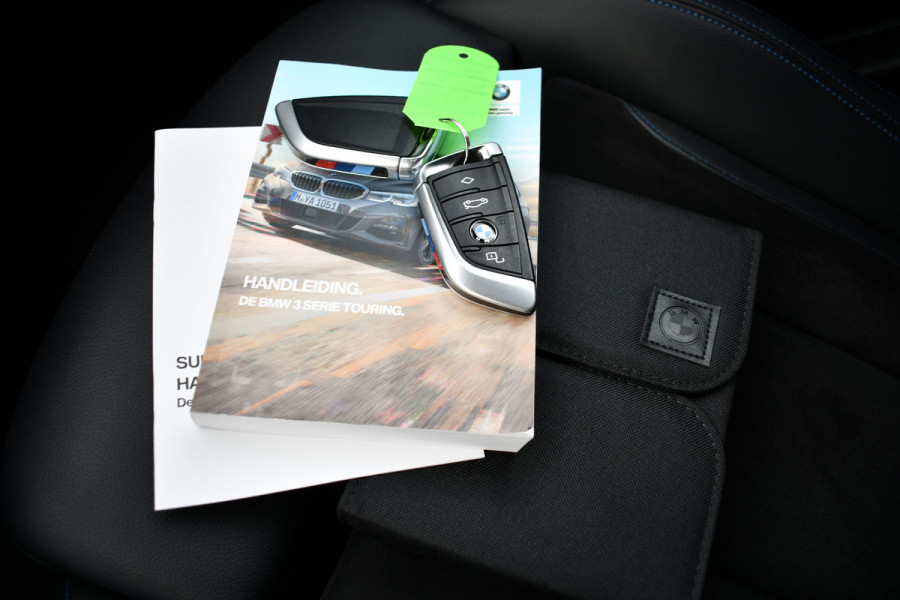 BMW 3 Serie Touring 320i M-Sport Shadow HiFi 19inch Camera NL-auto