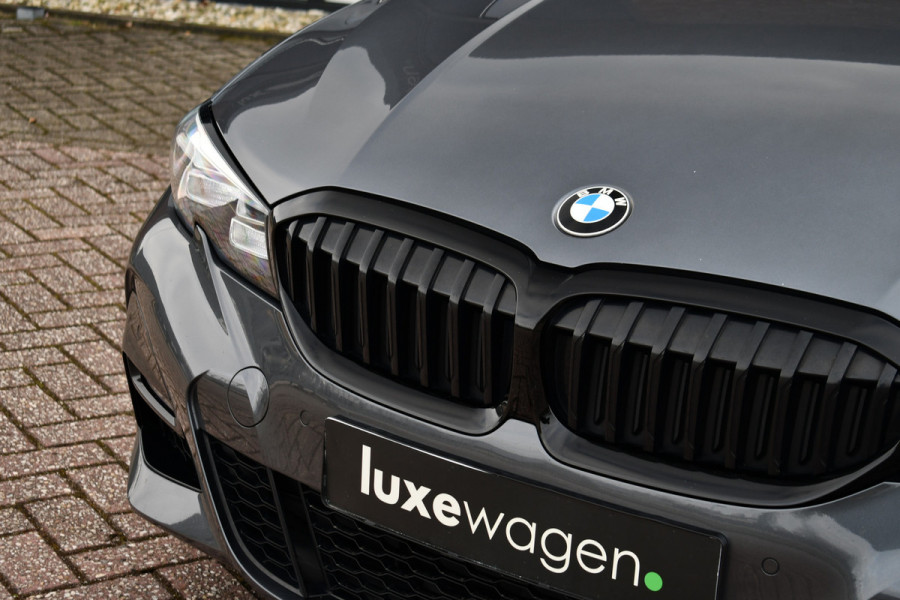 BMW 3 Serie Touring 320i M-Sport Shadow HiFi 19inch Camera NL-auto