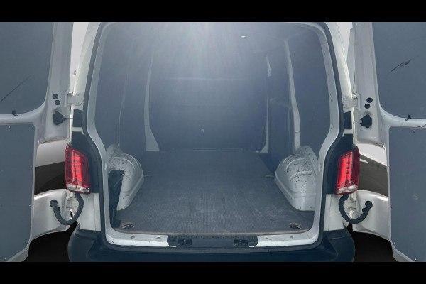 Volkswagen Transporter L1H1 2.0 TDI 110pk / Navigatie / App connect / Betimmering