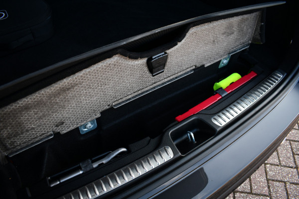 Mercedes-Benz GLC 300e 4MATIC AMG Trekh Distr Burmester