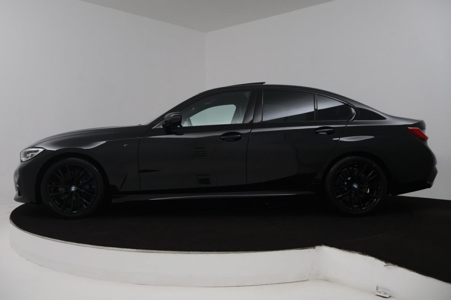 BMW 3-serie 330i High Executive Edition M-Pakket (PANORAMADAK, HEAD-UP, CAMERA, STOELVERWARMING, DEALER ONDERHOUDEN, NL-AUTO, NAP)