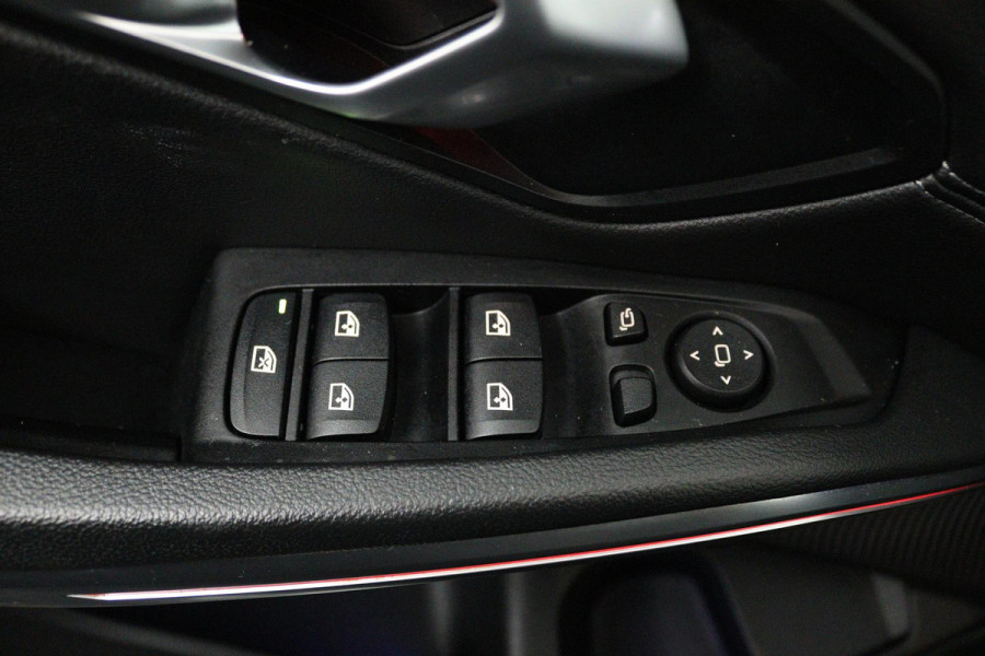 BMW 3-serie 330i High Executive Edition M-Pakket (PANORAMADAK, HEAD-UP, CAMERA, STOELVERWARMING, DEALER ONDERHOUDEN, NL-AUTO, NAP)