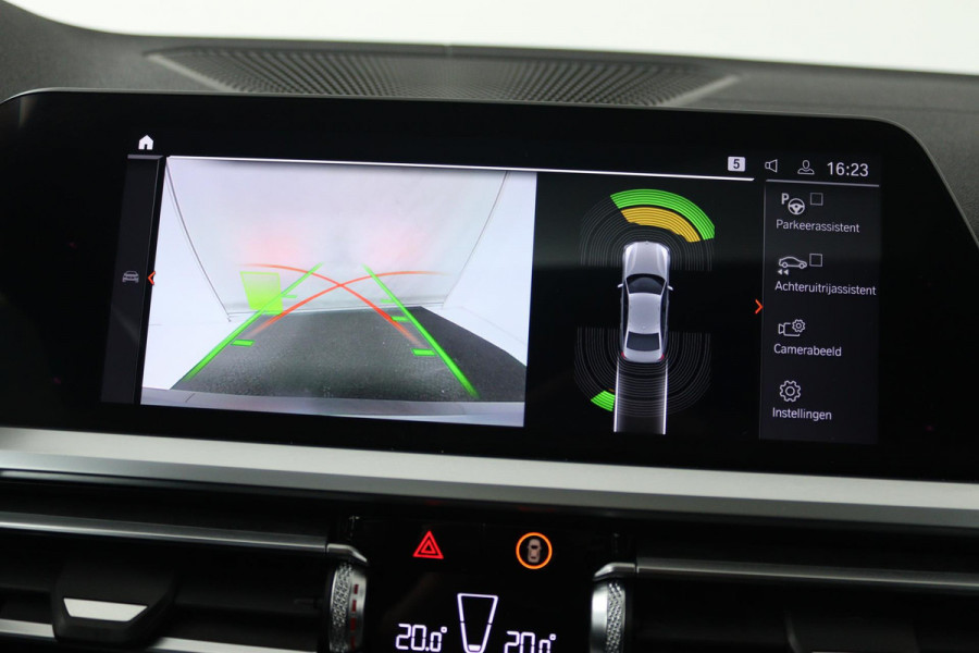 BMW 3-serie 330i High Executive Edition M-Pakket (PANORAMADAK, HEAD-UP, CAMERA, STOELVERWARMING, DEALER ONDERHOUDEN, NL-AUTO, NAP)