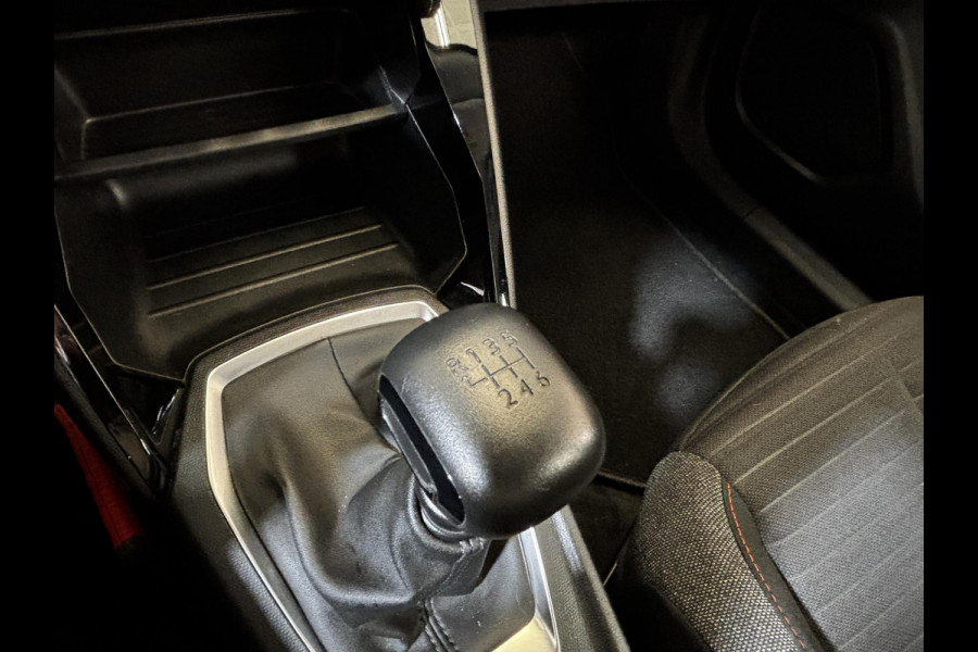 Peugeot 2008 1.2 PureTech Active Pack Navigatie | Android auto / Apple carplay | parkeersensoren achter | Cruise control