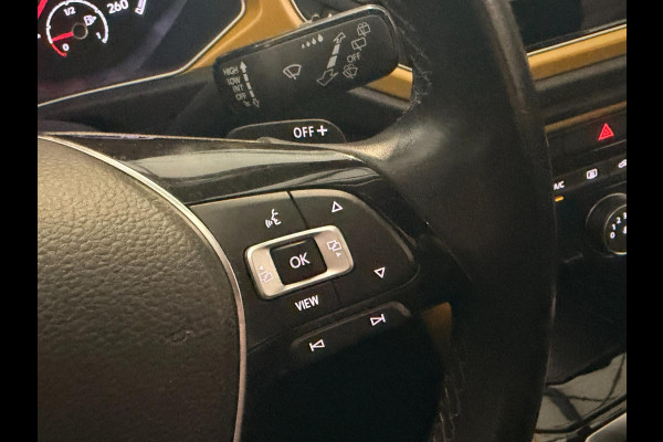 Volkswagen T-Roc 1.5 TSI Sport DSG ACC Panodak Stoelverw Navigatie Sfeerverl