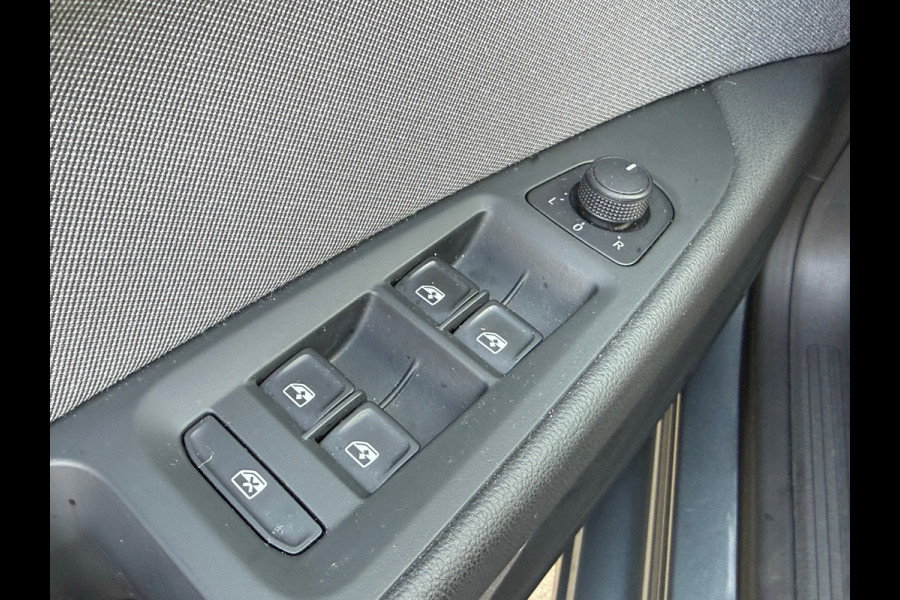 Seat Leon 1.0 EcoTSI Style Intens / AUTOMAAT / NAP / CARPLAY