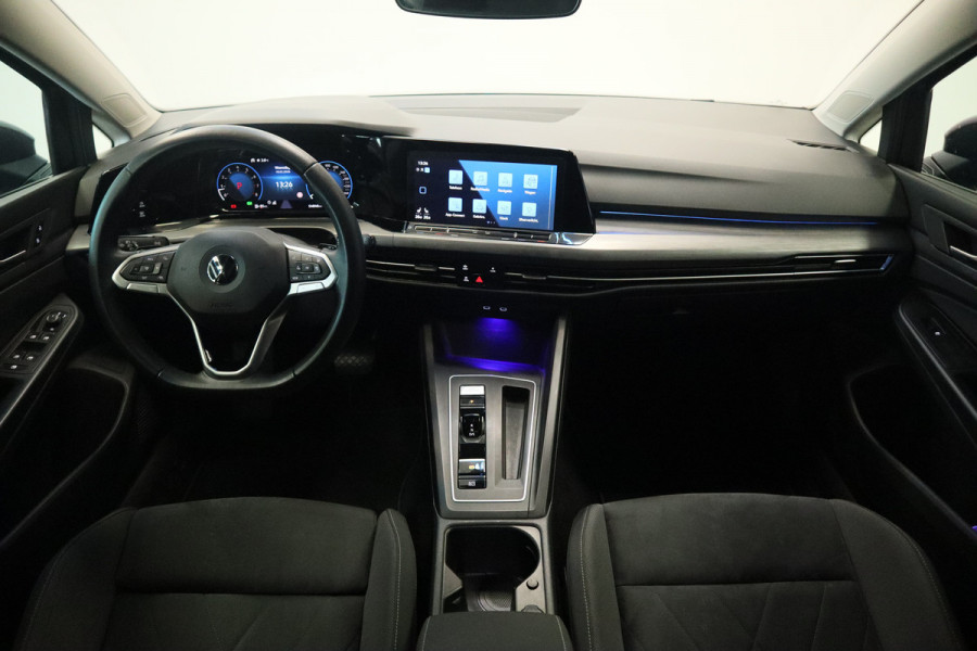 Volkswagen Golf 1.5 eTSI Style Panoramadak Elec.Trekhaak IQ-led