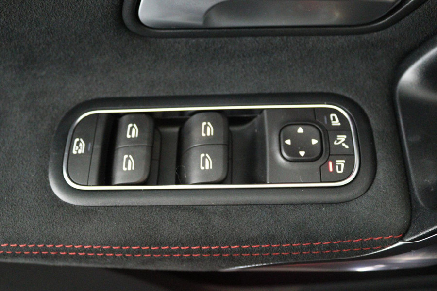 Mercedes-Benz CLA-Klasse 200 Business Solution AMG (SFEERVERLICHTING, CAMERA, LED, STOELVERWARMING, 1e EIGENAAR, GOED ONDERHOUDEN)