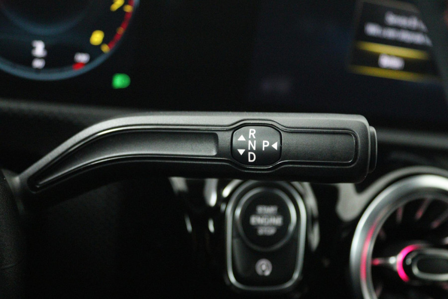 Mercedes-Benz CLA-Klasse 200 Business Solution AMG (SFEERVERLICHTING, CAMERA, LED, STOELVERWARMING, 1e EIGENAAR, GOED ONDERHOUDEN)