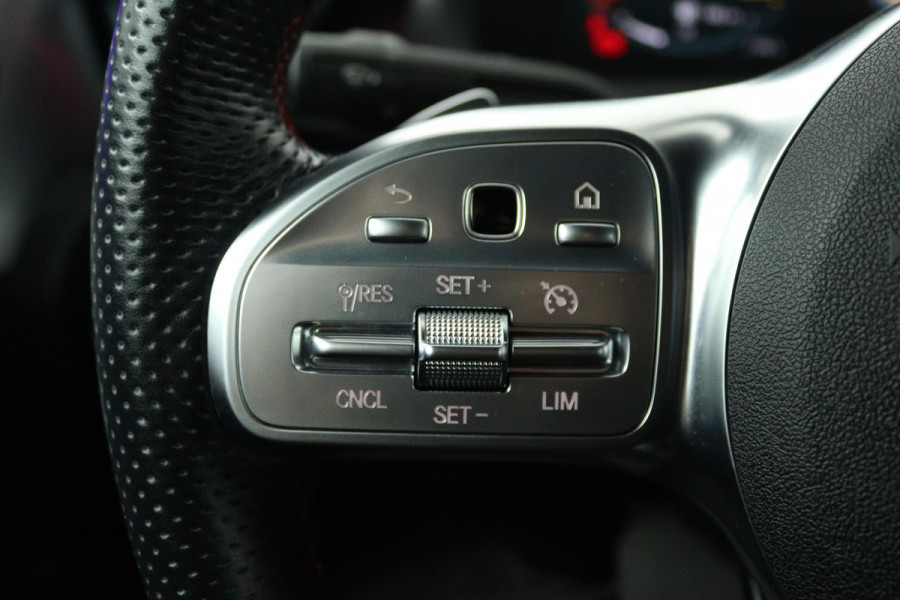 Mercedes-Benz CLA-Klasse 200 Business Solution AMG (SFEERVERLICHTING, CAMERA, LED, STOELVERWARMING, 1e EIGENAAR, GOED ONDERHOUDEN)