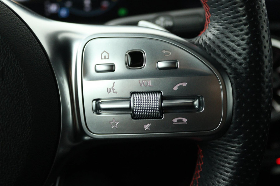 Mercedes-Benz CLA-Klasse 200 Business Solution AMG (SFEERVERLICHTING, CAMERA, LED, STOELVERWARMING, 1e EIGENAAR, GOED ONDERHOUDEN)