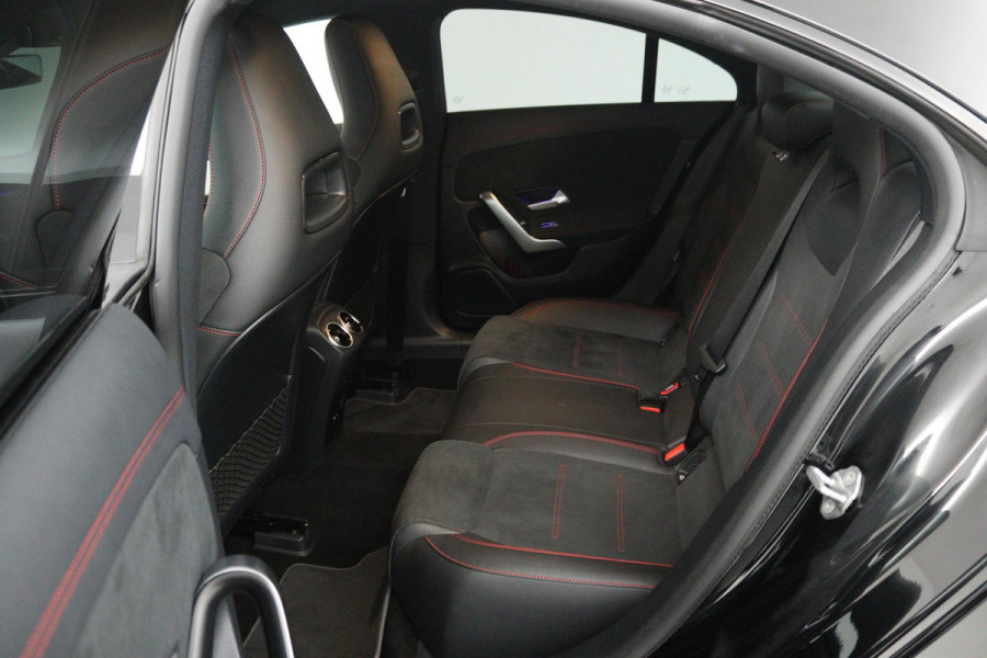 Mercedes-Benz CLA-Klasse 200 Business Solution AMG (SFEERVERLICHTING, CAMERA, LED, STOELVERWARMING, 1e EIGENAAR, GOED ONDERHOUDEN)