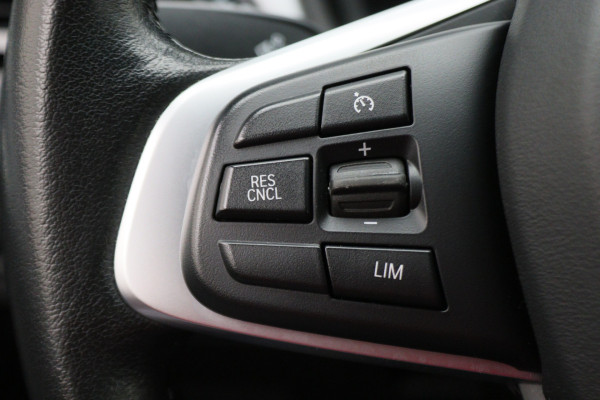 BMW X2 sDrive20i High Executive Automaat LED, Head-Up, Apple Carplay, Stoelverwarming, PDC, 17"