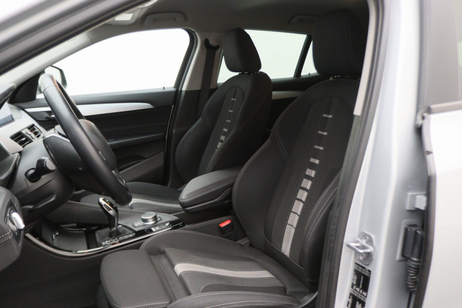 BMW X2 sDrive20i High Executive Automaat LED, Head-Up, Apple Carplay, Stoelverwarming, PDC, 17"