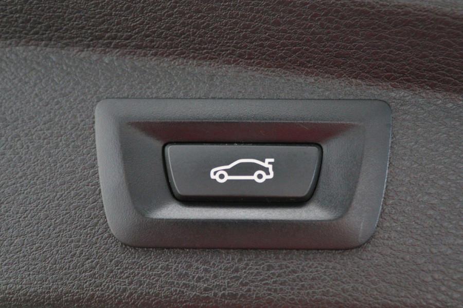 BMW X2 sDrive20i High Executive Automaat LED, Head-Up, Apple Carplay, Stoelverwarming, PDC, 17"