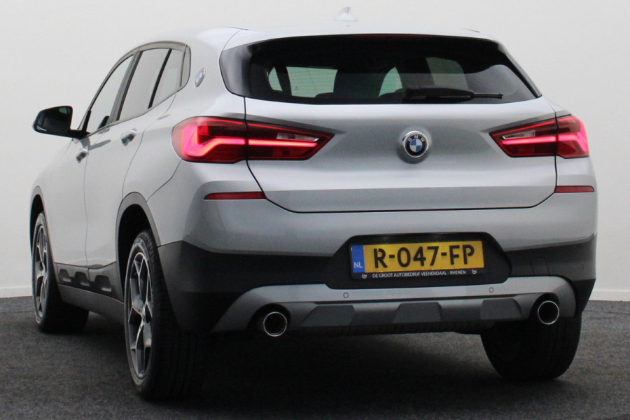 BMW X2 sDrive20i High Executive Automaat LED, Head-Up, Apple Carplay, Stoelverwarming, PDC, 17"