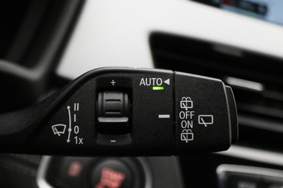 BMW X2 sDrive20i High Executive Automaat LED, Head-Up, Apple Carplay, Stoelverwarming, PDC, 17"