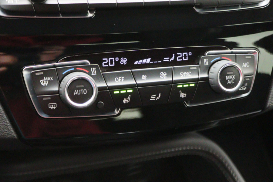 BMW X2 sDrive20i High Executive Automaat LED, Head-Up, Apple Carplay, Stoelverwarming, PDC, 17"