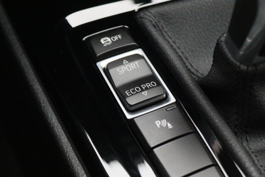 BMW X2 sDrive20i High Executive Automaat LED, Head-Up, Apple Carplay, Stoelverwarming, PDC, 17"