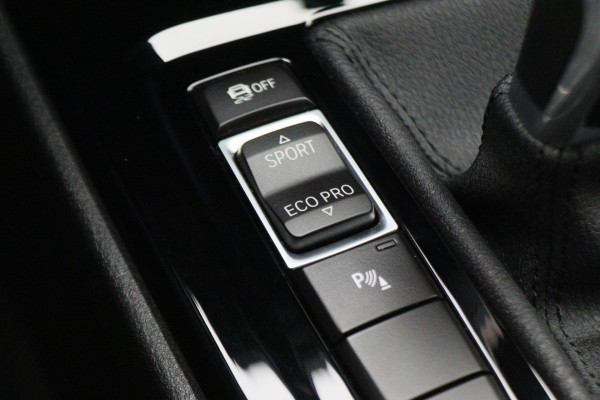 BMW X2 sDrive20i High Executive Automaat LED, Head-Up, Apple Carplay, Stoelverwarming, PDC, 17"
