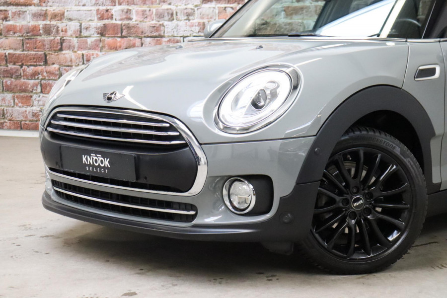 MINI Clubman One Salt Business / Navigatie / LED / Climate Control / Parkeersensoren voor+achter / 16 Inch / Bluetooth / Extra Getint Glas / Cruise Control / Sportstuurwiel / Chrome Line