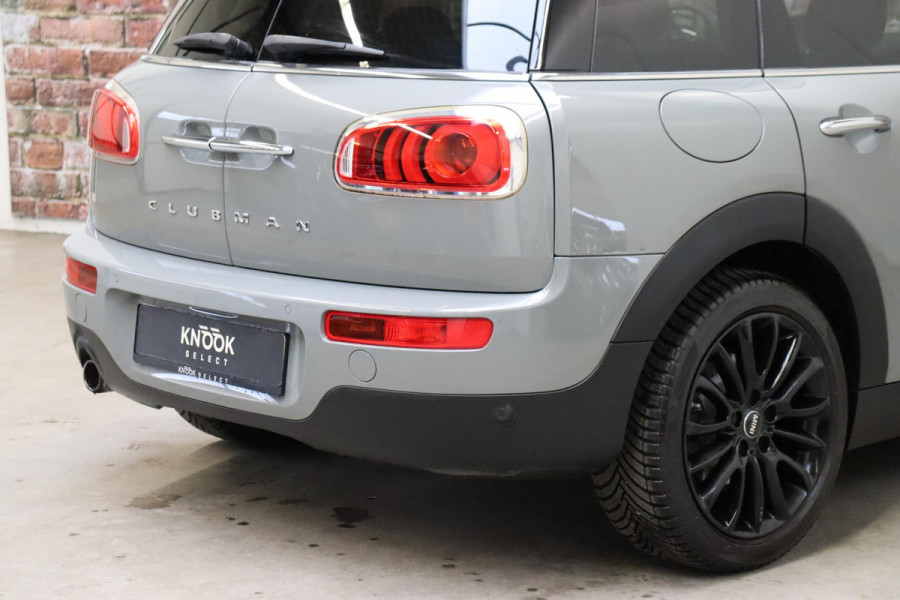 MINI Clubman One Salt Business / Navigatie / LED / Climate Control / Parkeersensoren voor+achter / 16 Inch / Bluetooth / Extra Getint Glas / Cruise Control / Sportstuurwiel / Chrome Line