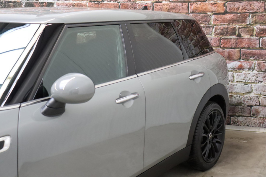 MINI Clubman One Salt Business / Navigatie / LED / Climate Control / Parkeersensoren voor+achter / 16 Inch / Bluetooth / Extra Getint Glas / Cruise Control / Sportstuurwiel / Chrome Line